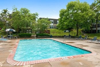 swimming pool at Carriage HIll