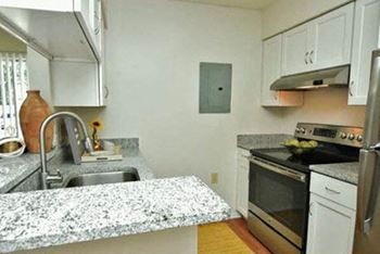 kitchen at baton rouge la apartments