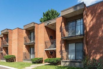 apartment with patio in Kalamazoo