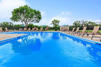 Swimming pool at Arbors of Grandview