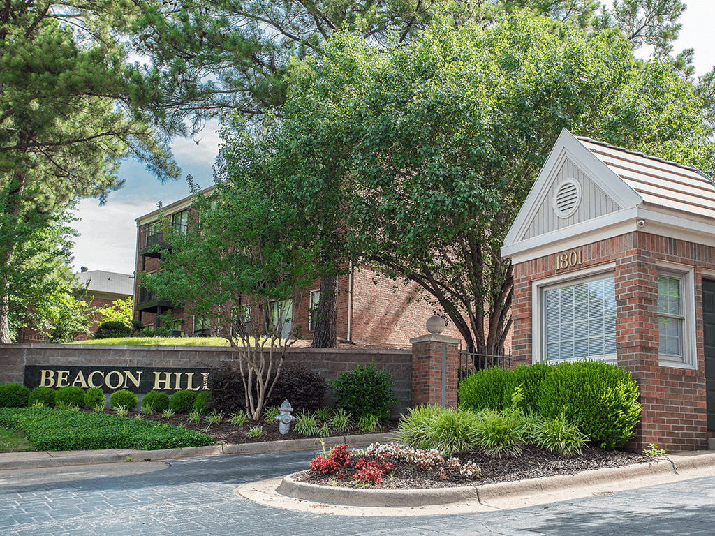 a building with a sign that reads beacon hill