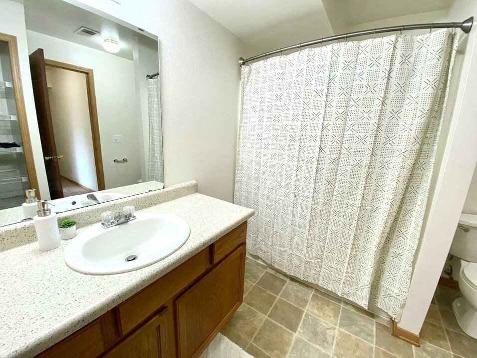 Bloomfield Townhomes Bathroom