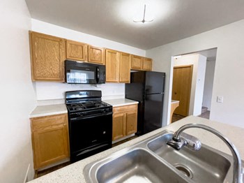 Bloomfield Townhomes Kitchen - Photo Gallery 3