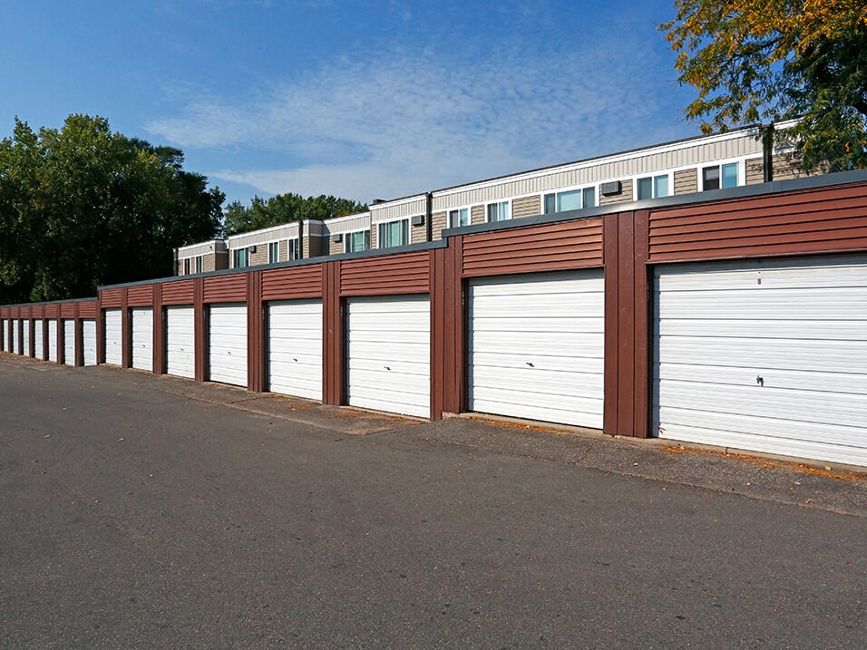 Rochester MN apts with covered garages
