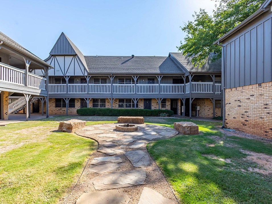 Courtyard area with firepit at camelot apartments