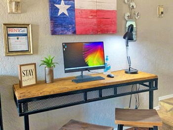Business center at Amarillo TX apts - Photo Gallery 5
