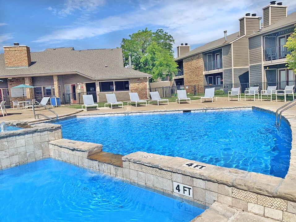 resort style swimming pool at Amarillo TX apts
