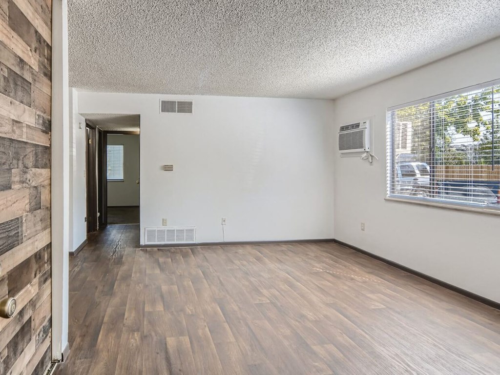 Lots on natural light in country green apartments