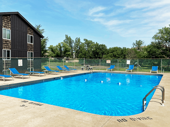 Candlelight Park apartments swimming pool - Photo Gallery 4