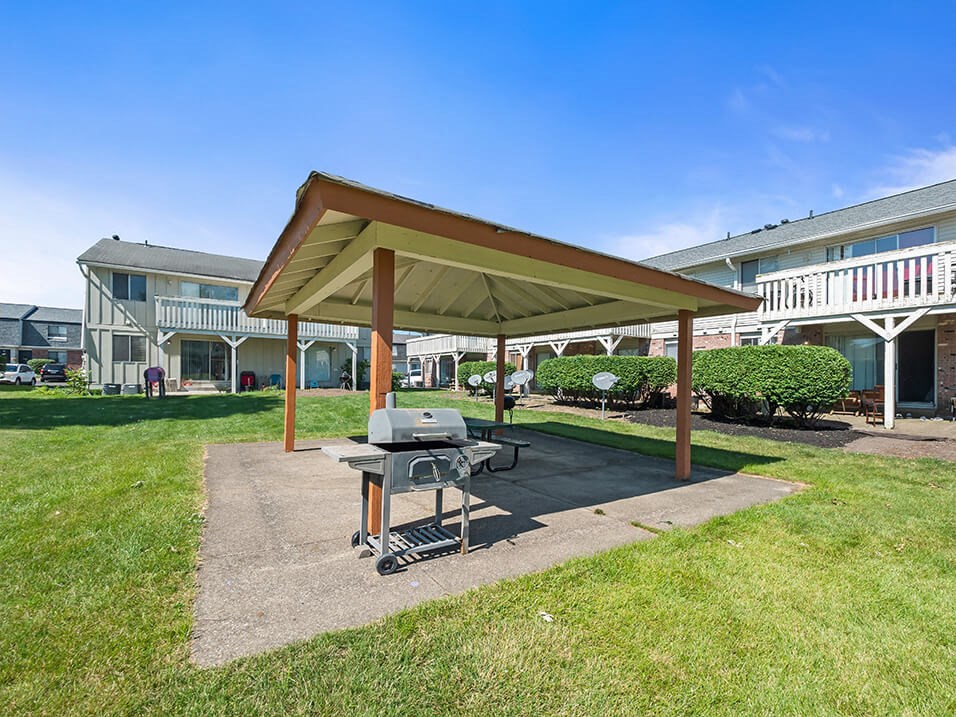 BBQ Picnic Area at central Square Apartments