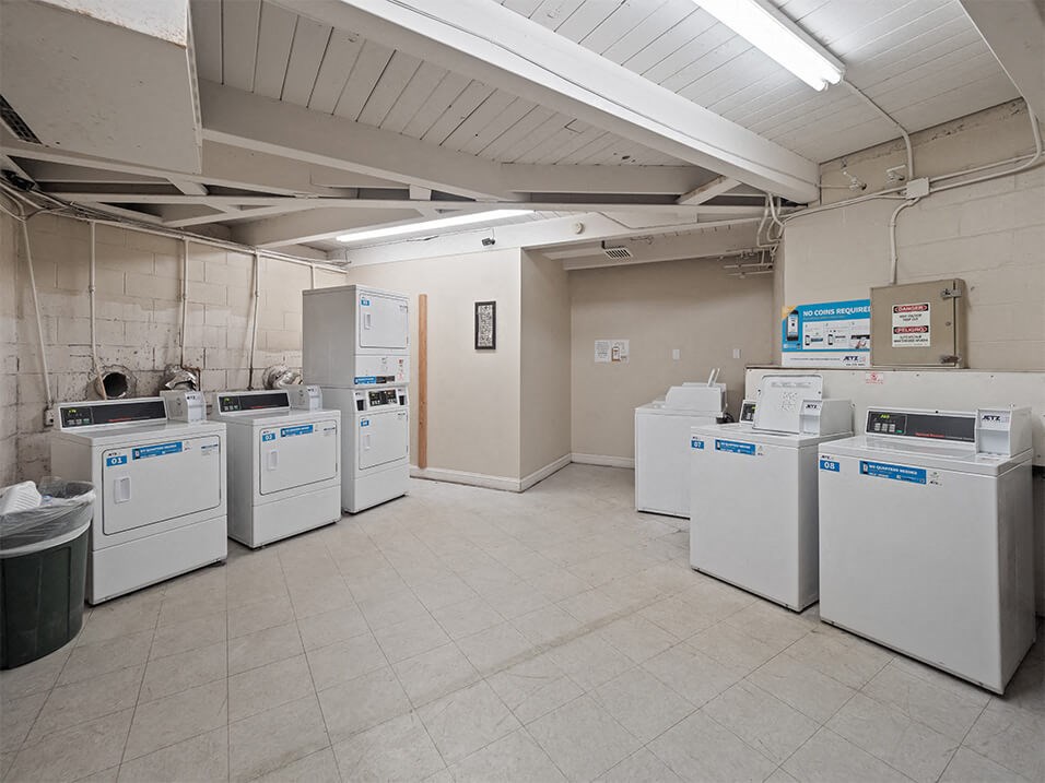 apartment complex with Laundry Facilities