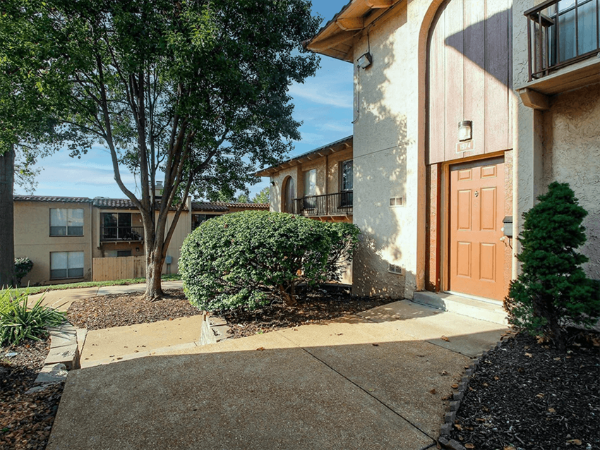 Cedar Trace Apartments, 2000 McKelvey Hill Drive, Maryland Heights, MO
