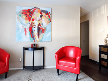 Spacious Living Room - Photo Gallery 3