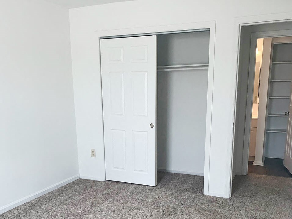 bedroom with closet in Kettering, Ohio
