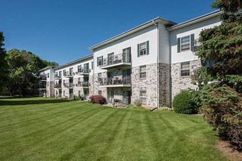 courtyard at New Fountains Apartments