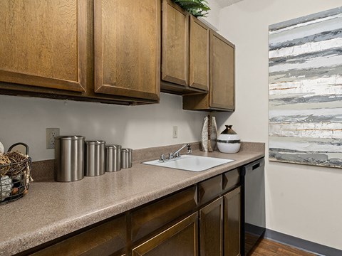 lots of cabinet space in kitchen