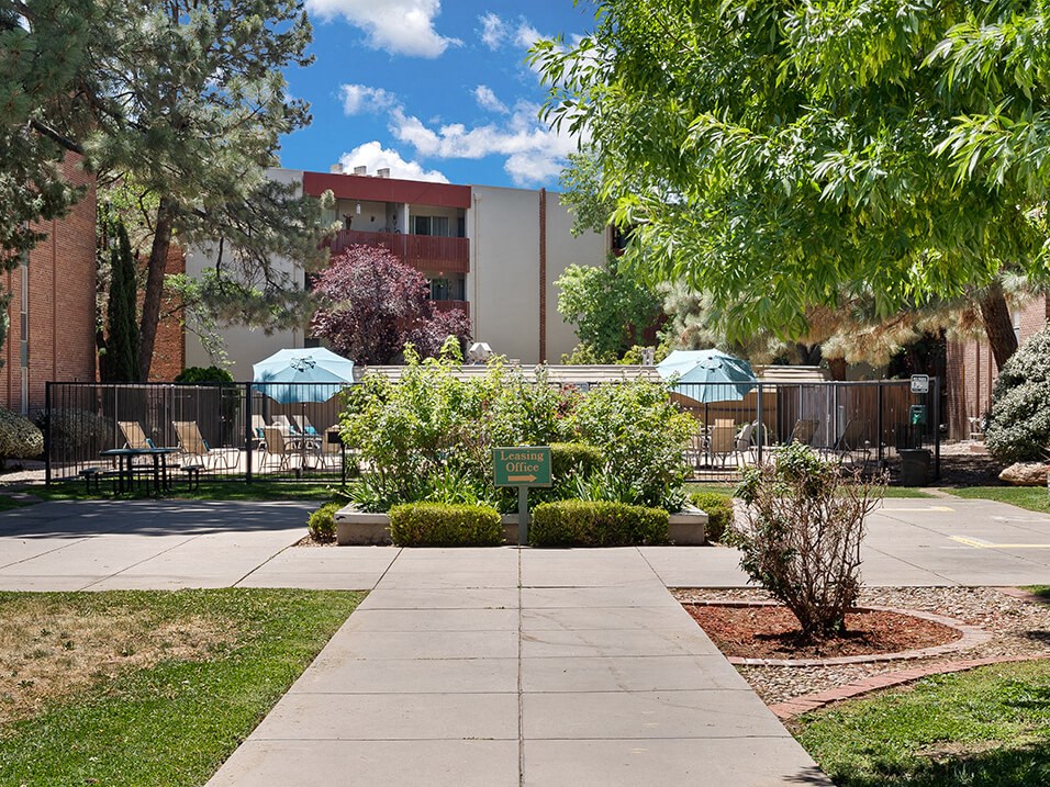 La Vida Buena Apartments