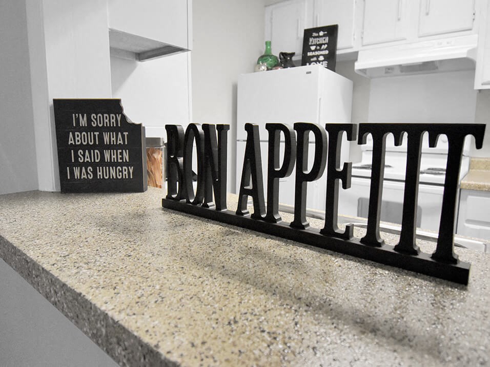 modern-style kitchen available at vantage point apartments in little rock 