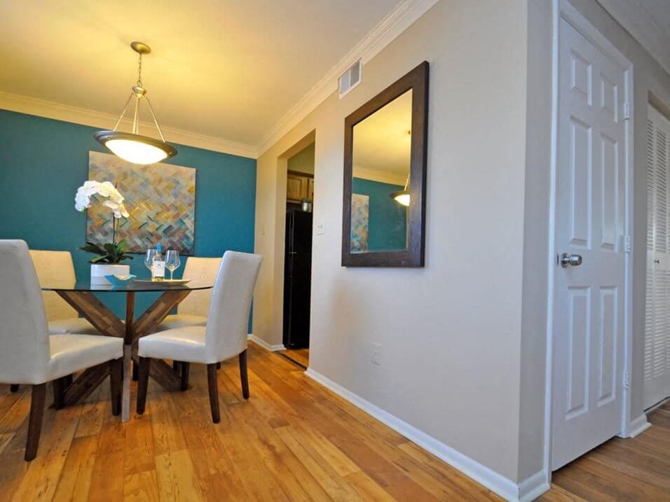 Dining Room at Pavilion Lakes Apartments
