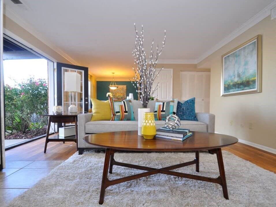 Pavilion Lakes Apartments living room
