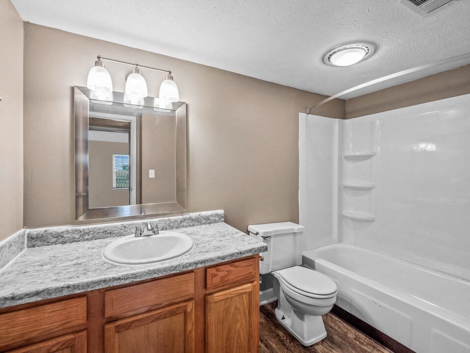 apartment with Modern Bathroom
