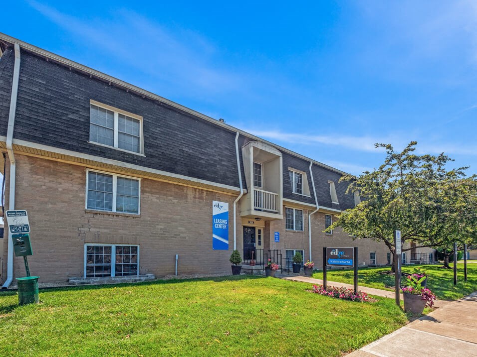 apartment building in northwest Columbus