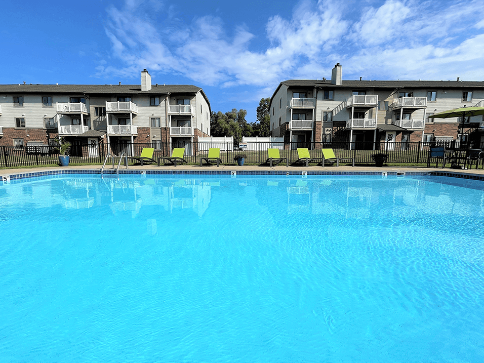 swimming pool at Eastland Apartments