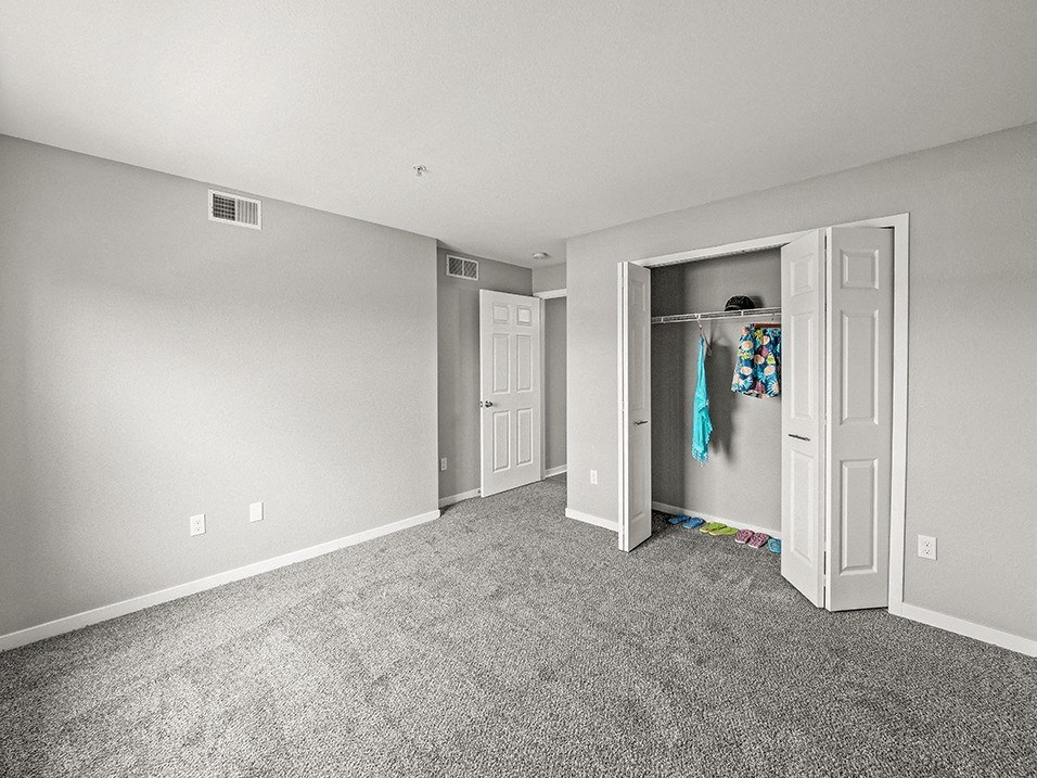 apartment bedroom with closet in Holly Michigan