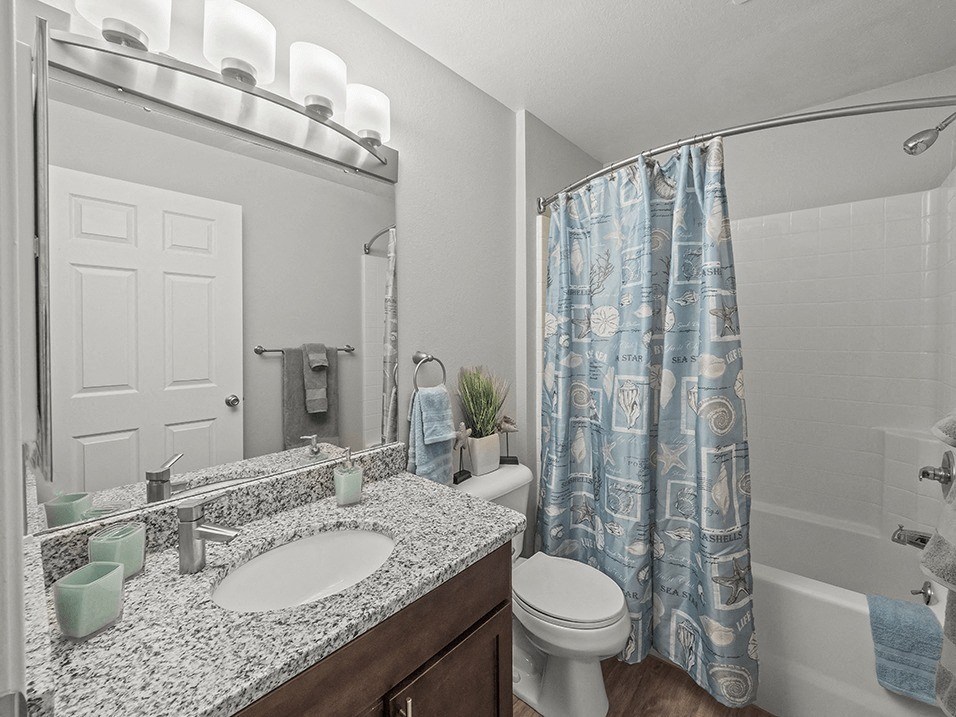 full apartment bathroom in holly Michigan