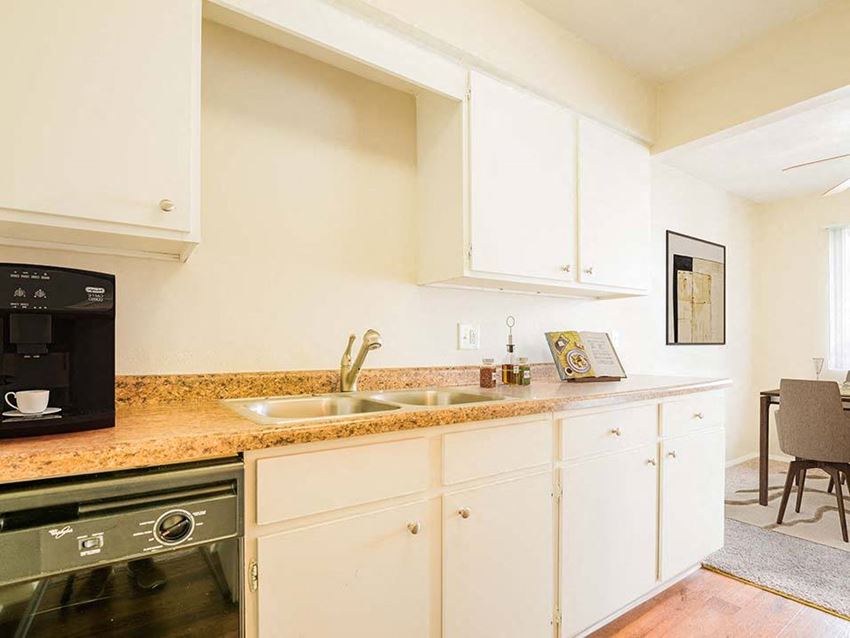 kitchen with double sink and cabinet space - Photo Gallery