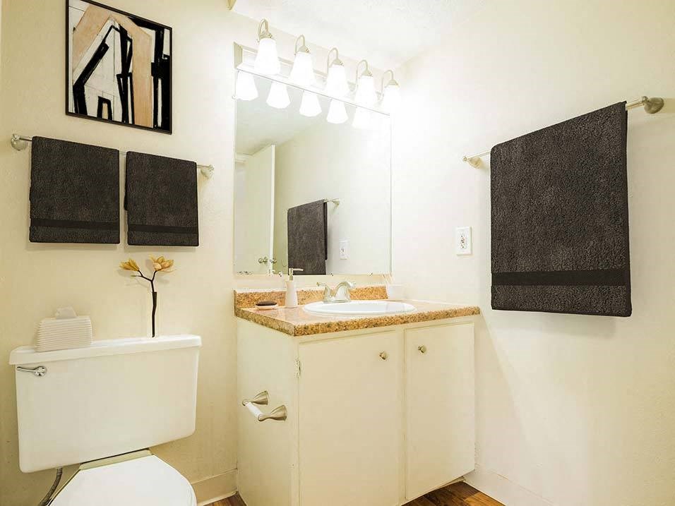 Bathroom with lots of lighting