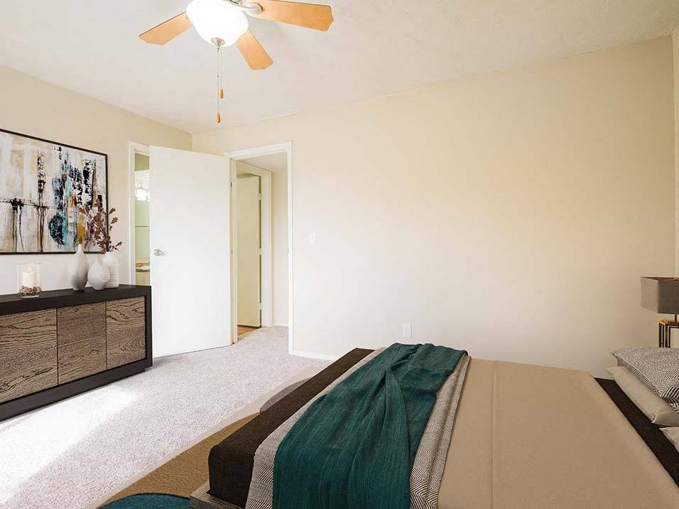 bedroom with overhead light/fan