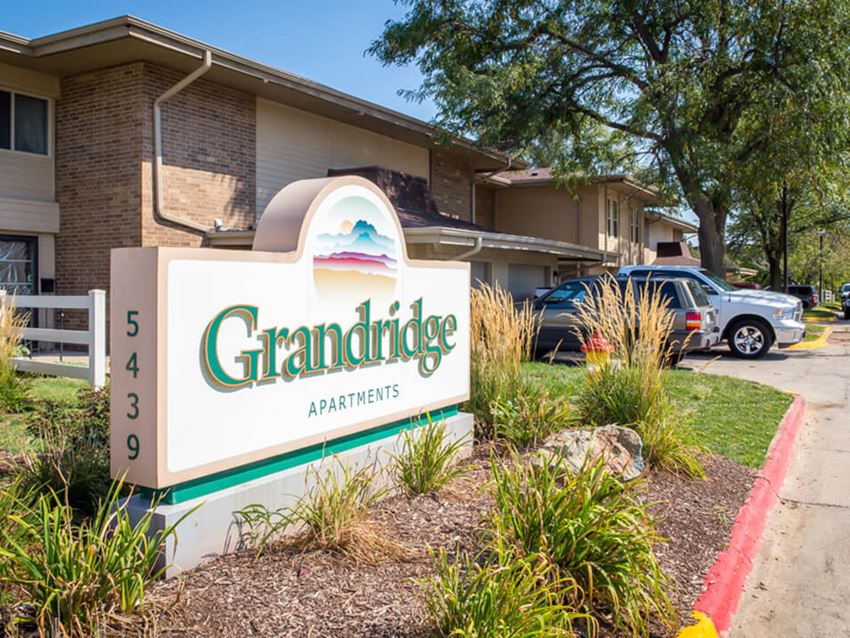 Grandridge Apartments in Omaha NE - Photo Gallery 1