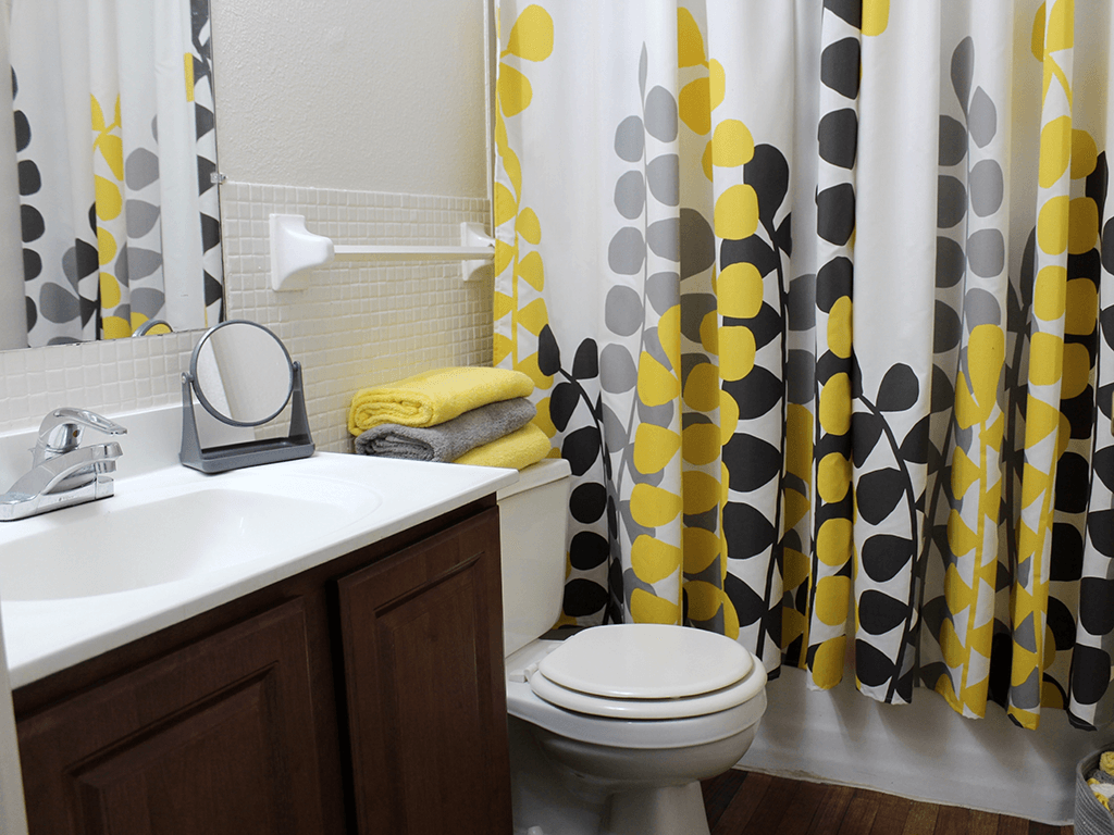 bathroom with a shower curtain and a toilet