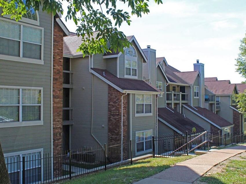 Hunters Ridge STL Apartments, 5625 Hunters Valley Court, Oakville, MO