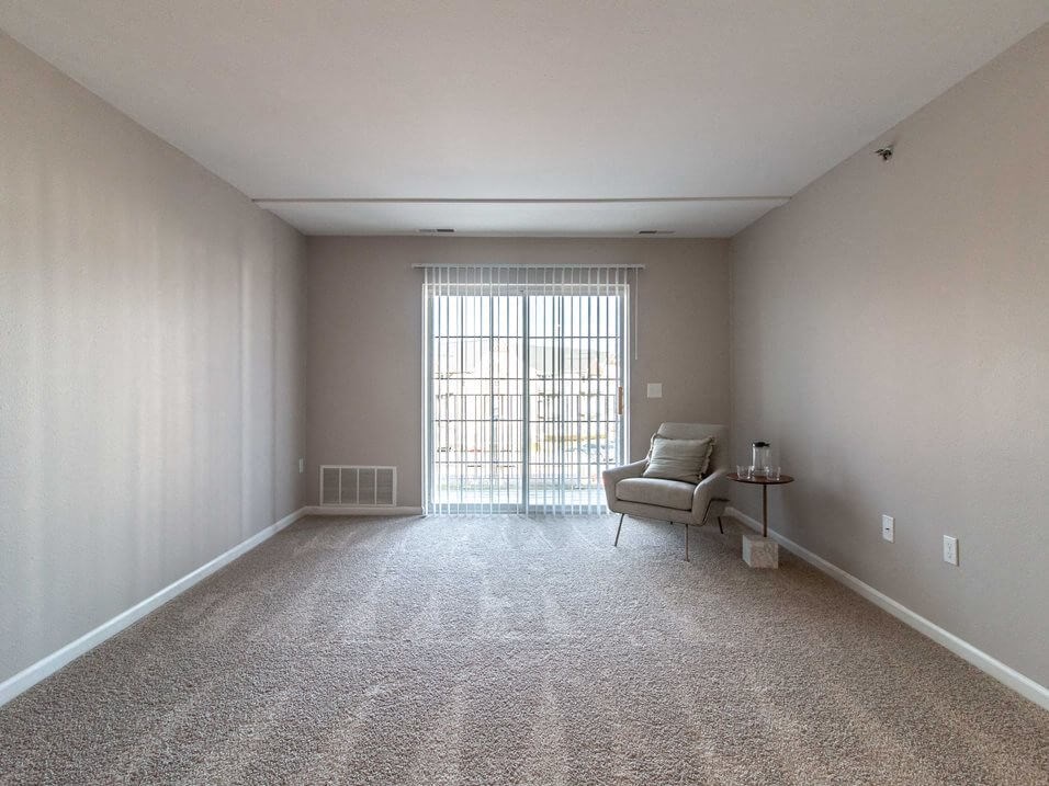 apartments in Fenton Mi with private patio/balcony