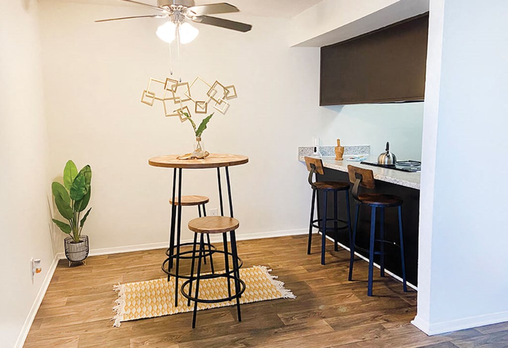 dining area at The Creek at Forest Hills