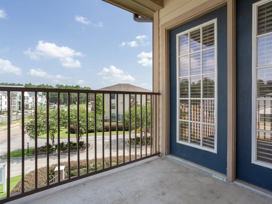 Apartments with Patio or Balcony