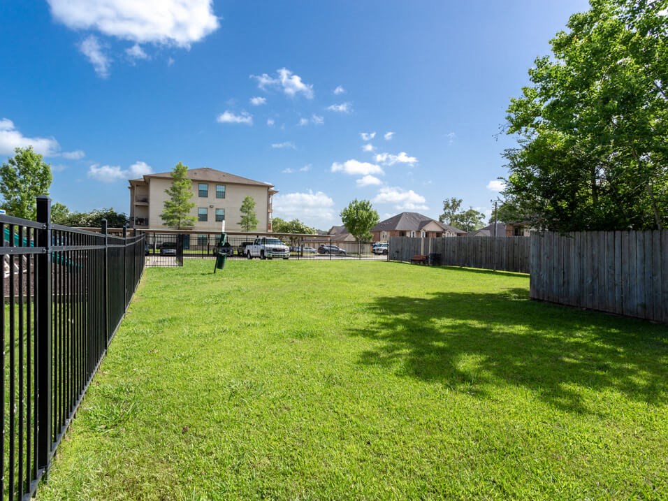 pet friendly apartments with dog park