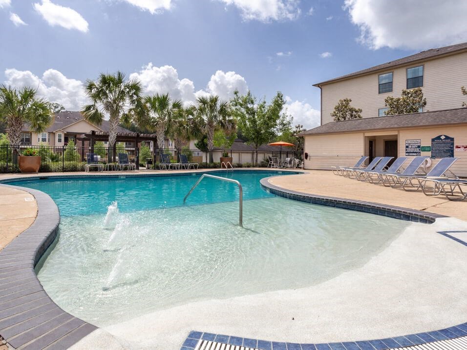 apartments with swimming pool amenity