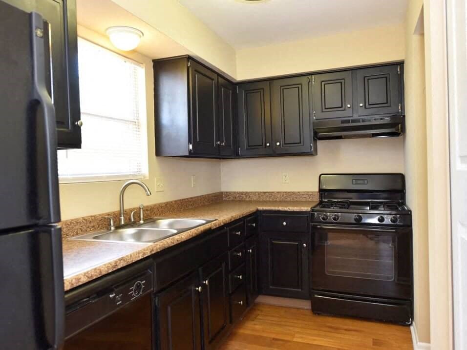All black kitchen in Pavilion Lakes Apartments