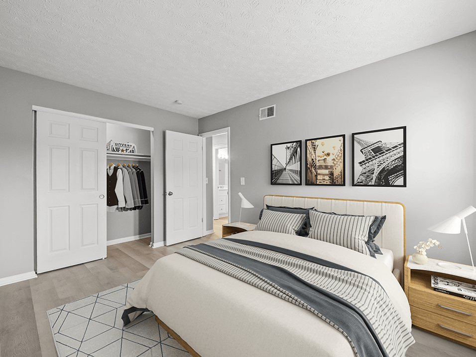 Large bedroom with natural light in Columbus, oh