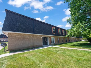 Beautiful Landscaping at Lexington Park - Photo Gallery 20