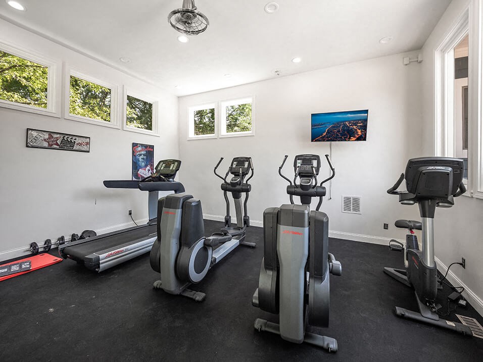 Apartment Fitness Center with Free Weights