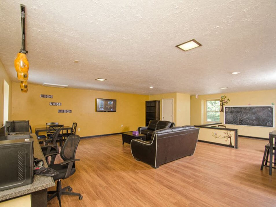 Leasing Office at Heritage Knoll Apartments 