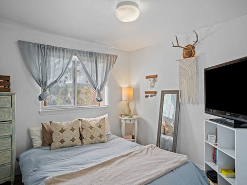 bedroom with overhead window 