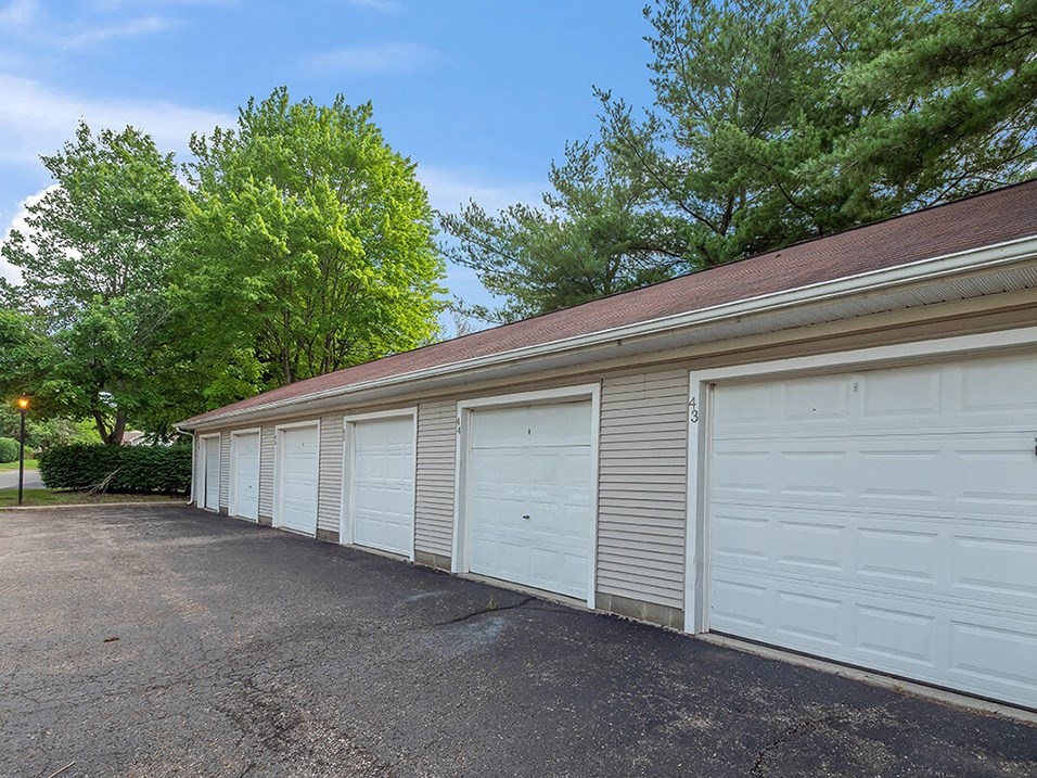 apartments with Rentable Garages