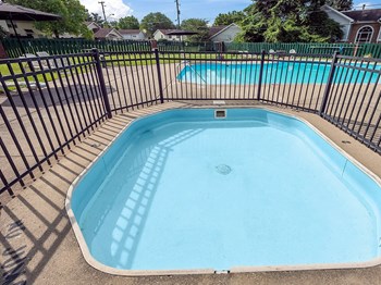 apartment complex with hot tub - Photo Gallery 21