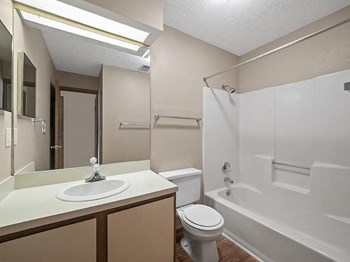 apartment bathroom - Photo Gallery 13