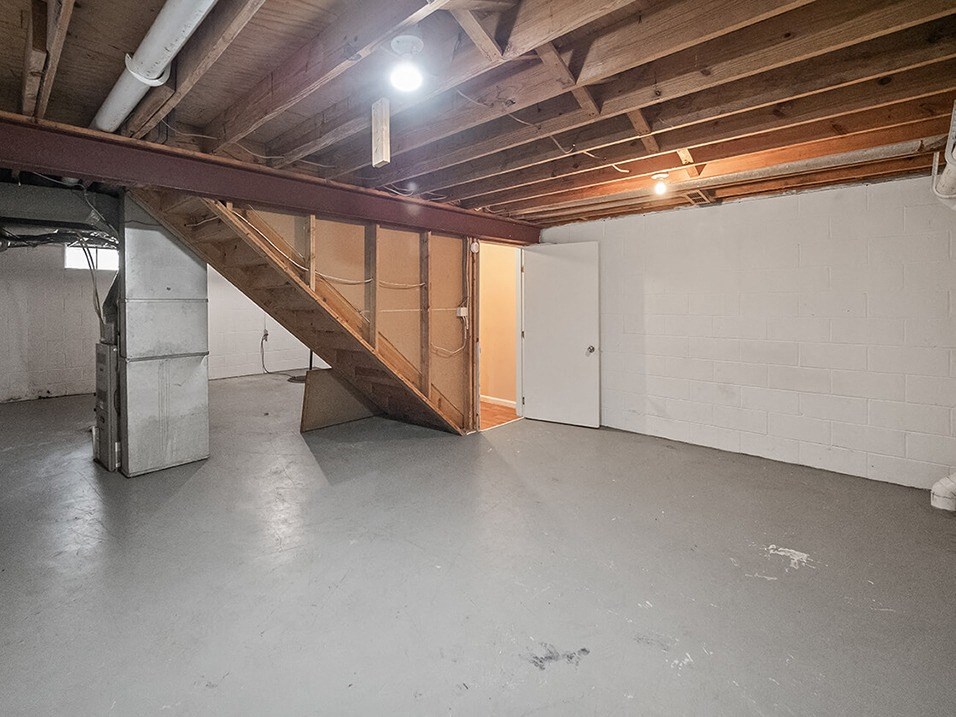 apartment with Unfinished Basement